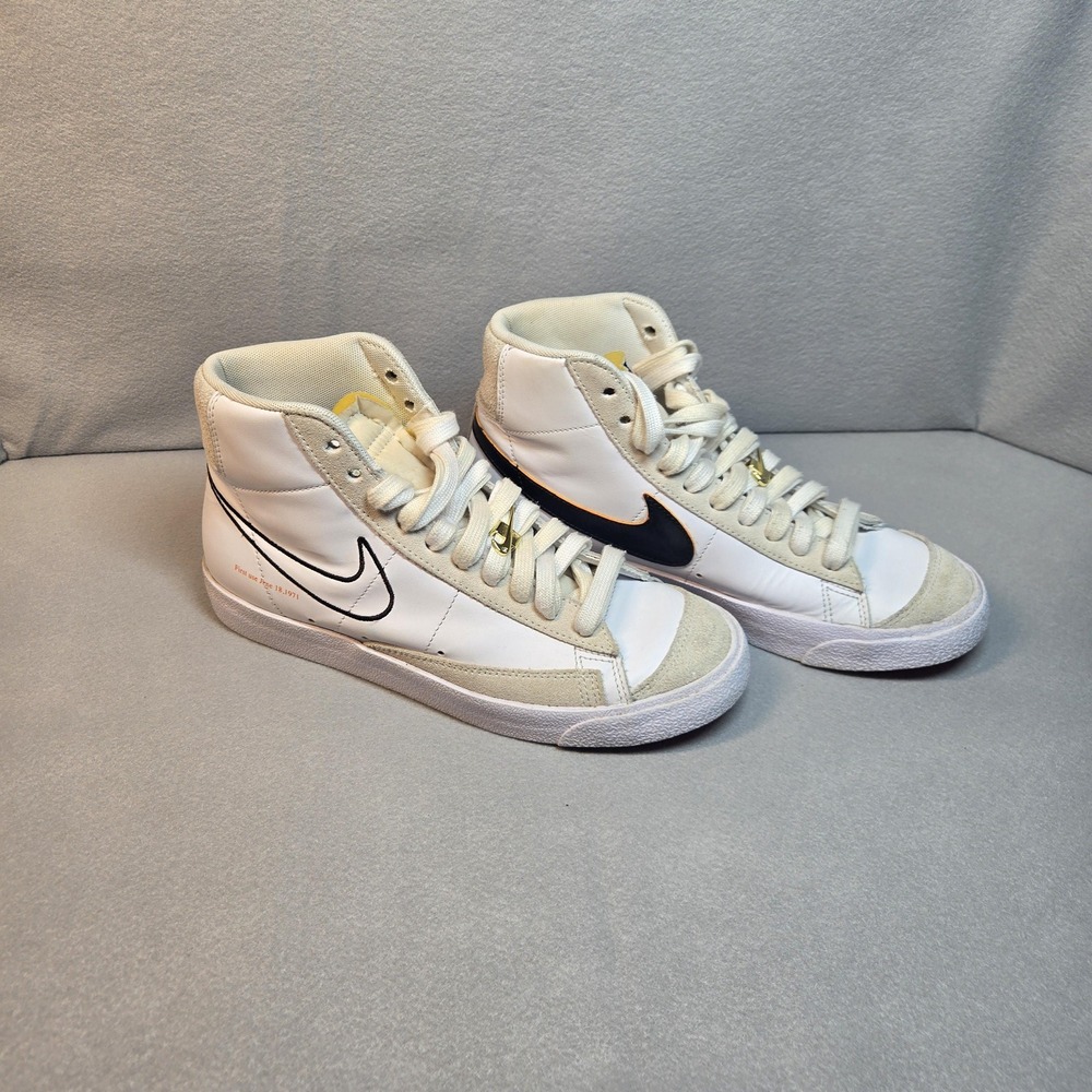 Nike‎ Blazer Mid 77 SE First Use Women Size 6.5 White Excellent High Top Sneaker